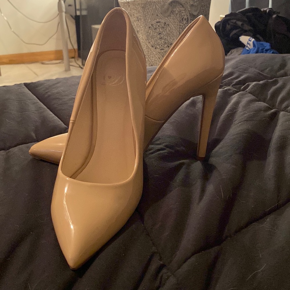 Women’s pumps